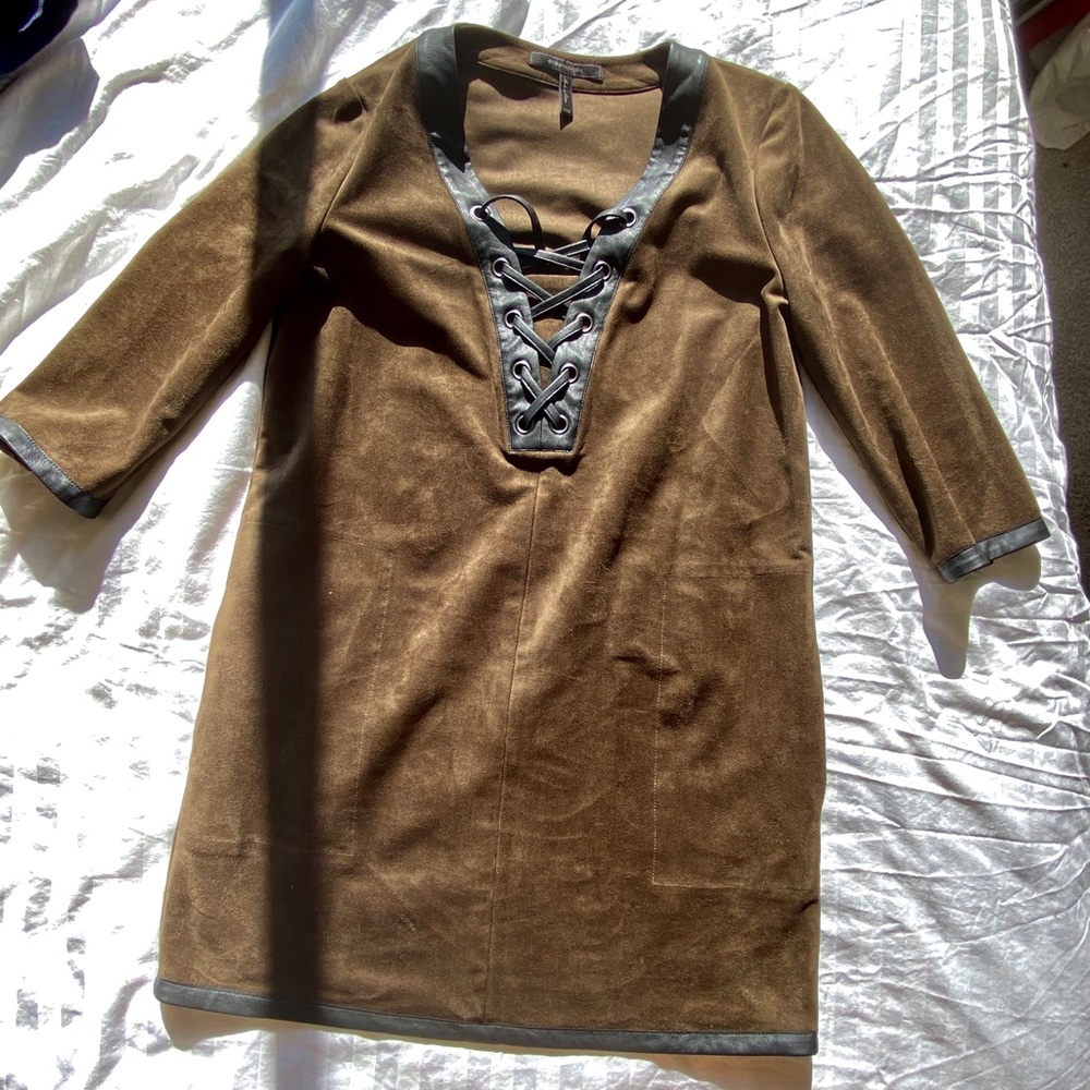 BCBG MAXAZRIA xxs faux suede dress with tri